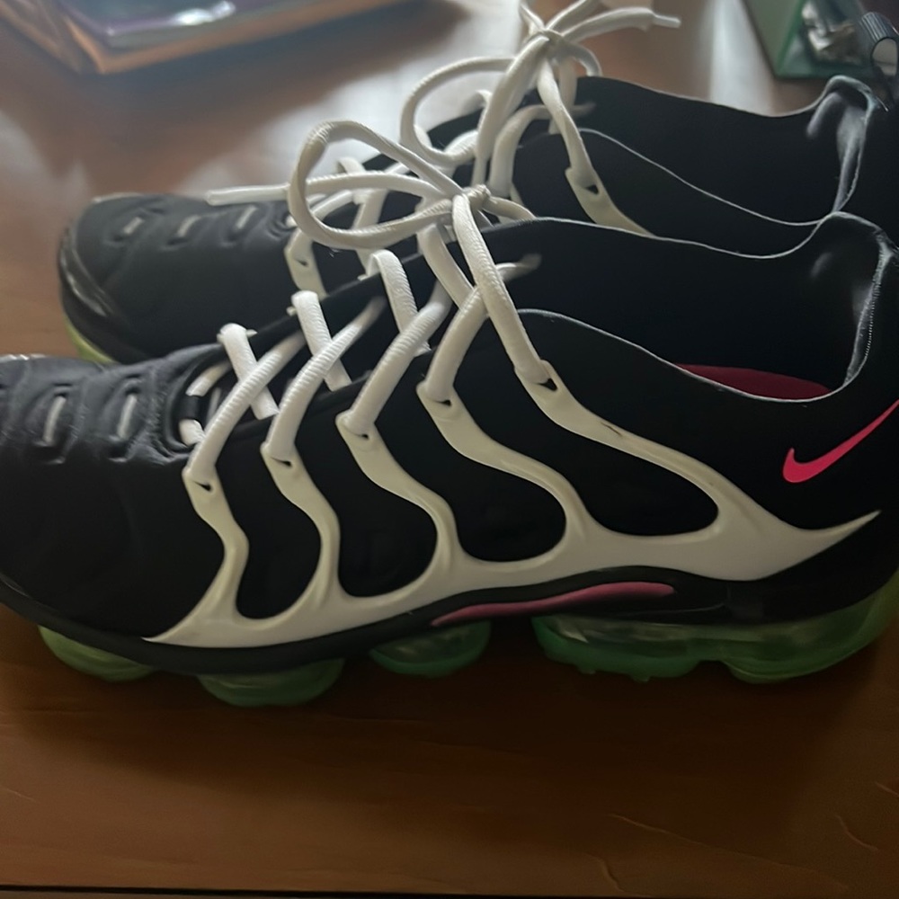 Nike AirMax Sneakers